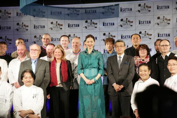 サロン・デュ・ショコラ開幕祝し、川原亜矢子がチョコ色ルノーで駆け付ける