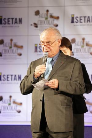 サロン・デュ・ショコラ開幕祝し、川原亜矢子がチョコ色ルノーで駆け付ける