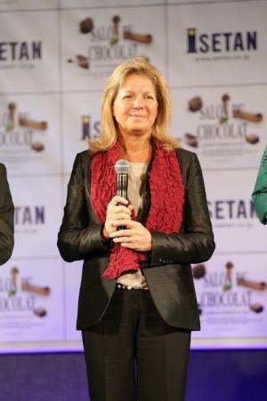 サロン・デュ・ショコラ開幕祝し、川原亜矢子がチョコ色ルノーで駆け付ける