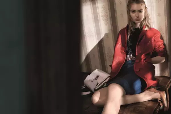 3人の女優がシネマティックに演ずるミュウミュウの15SSビジュアル