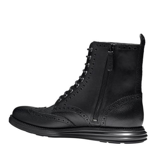 コールハーンのルナグランドがユニフォーム・エクスペリメントとコラボ