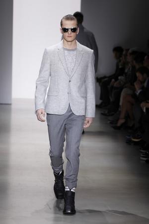 カルバン・クラインはパワフルにクラッシーに。メンズウエアの再構築【2015-16秋冬メンズ】