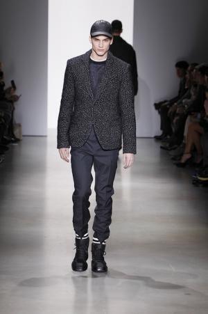 カルバン・クラインはパワフルにクラッシーに。メンズウエアの再構築【2015-16秋冬メンズ】