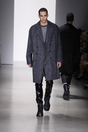 カルバン・クラインはパワフルにクラッシーに。メンズウエアの再構築【2015-16秋冬メンズ】