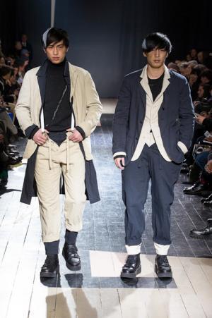 ヨウジヤマモト、シックなコードに裏打ちされた複雑なパターン【2015-16秋冬メンズ】