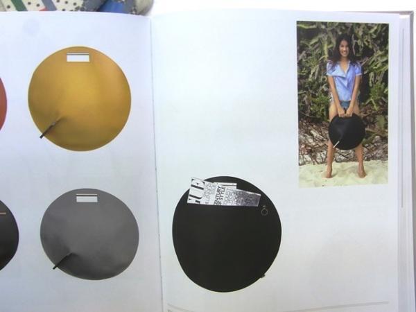 目玉焼きクラッチやナマケモノ型も。世にも珍妙なバッグ集【嶋田洋書オススメBOOK】