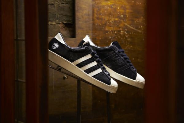 アディダススーパースターで新コラボ、コンソーシアム10周年記念モデル