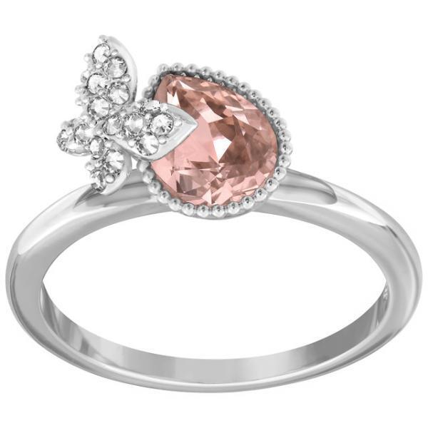 スワロフスキーが削り出したガラスの靴、映画『シンデレラ』に登場