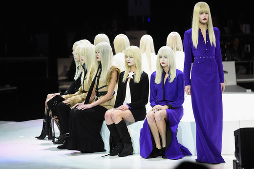 コスチュームナショナルによる光と影の現代アート、テーマ共有プレコレクション発表