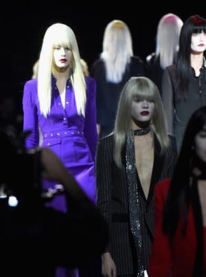 コスチュームナショナルによる光と影の現代アート、テーマ共有プレコレクション発表