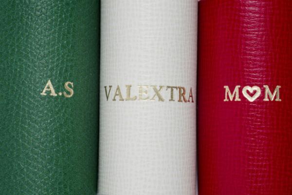 イニシャルにハートマークを添えて。ヴァレクストラでヴァレンタインの刻印サービス