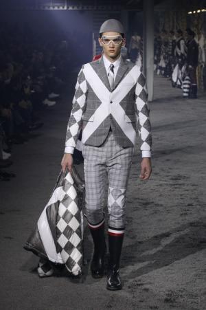 トム・ブラウンのモンクレールガム・ブルーはオリジナルダウンをパラダイムシフト【2015-16秋冬メンズ】