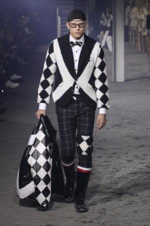 トム・ブラウンのモンクレールガム・ブルーはオリジナルダウンをパラダイムシフト【2015-16秋冬メンズ】