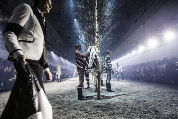 トム・ブラウンのモンクレールガム・ブルーはオリジナルダウンをパラダイムシフト【2015-16秋冬メンズ】