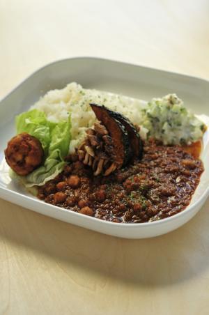 清澄白河にアート＆ミュージックなカフェ、新潟の地場野菜を使った手作りごはん