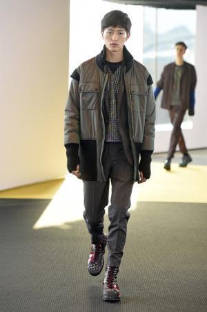 ケンゾーはエスニックフューチャーで宇宙に思いを馳せる【2015-16秋冬メンズ】