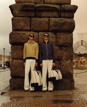 ロエベが描くフェミニンタッチのモダニティー【2015-16秋冬メンズ】