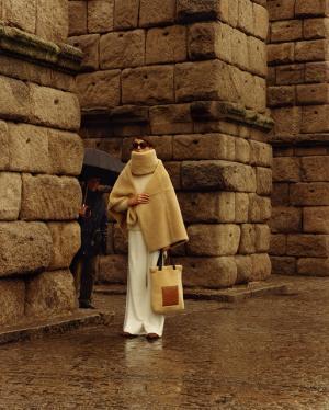 ロエベが描くフェミニンタッチのモダニティー【2015-16秋冬メンズ】