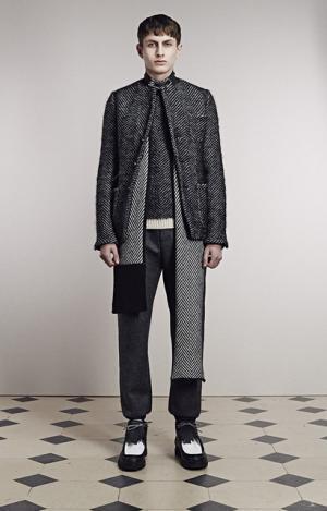 クラシックを絶妙なバランスで遊ぶサカイ【15-16AWメンズ】