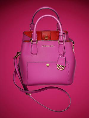 マイケルマイケル・コースにヴィヴィッドな新ハンドバッグ登場