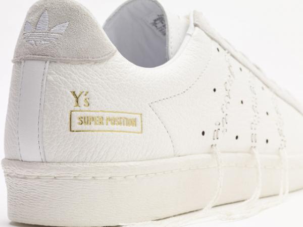 ワイズ×アディダス「スーパースター」、スリーストライプを大胆なモードにアレンジ