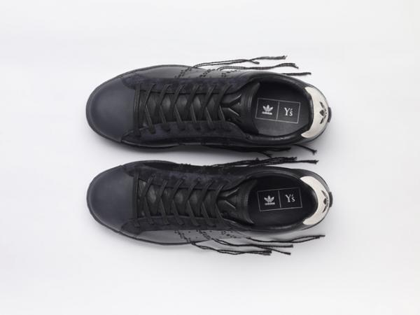 ワイズ×アディダス「スーパースター」、スリーストライプを大胆なモードにアレンジ