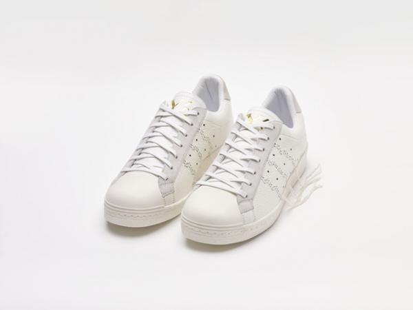 ワイズ×アディダス「スーパースター」、スリーストライプを大胆なモードにアレンジ