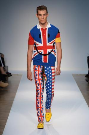 モスキーノの直営店が阪急メンズ東京にオープン、限定Tシャツも発売