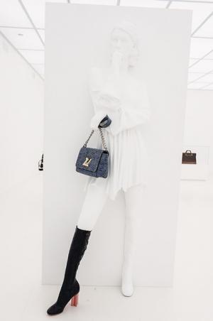 ニコラのルイ・ヴィトンの創造巡る展覧会第2弾、LAで開催。15SSショー体感