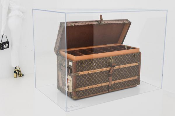 ニコラのルイ・ヴィトンの創造巡る展覧会第2弾、LAで開催。15SSショー体感