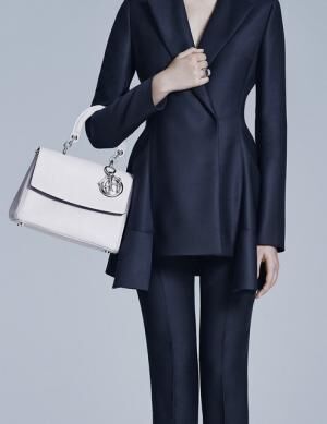 ミニマムなデザインとトレンドを反映したデザインが魅力の「Be Dior」