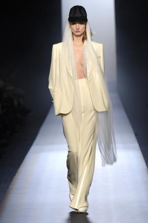 ゴルチエの“Oui”と言わせる61体のマリエ【15SSオートクチュール】