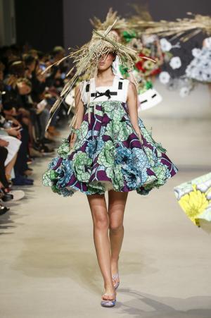 ゴッホのキャンバスを大胆に踏襲するヴィクター＆ロルフ【15SSオートクチュール】