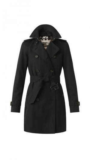 バーバリーが阪急うめだ本店にウィメンズショップをオープン。限定コートを発売