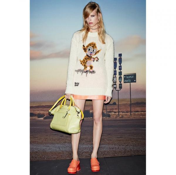 キュートなクリーチャー達が遊ぶコーチの新作、うめだ阪急の限定ショップに登場