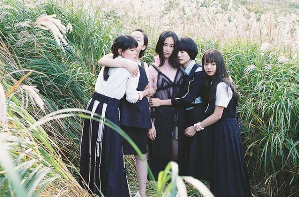 女子校出身デザイナーの“女子高生ルック”も！新宿伊勢丹に気鋭のクリエーター集結