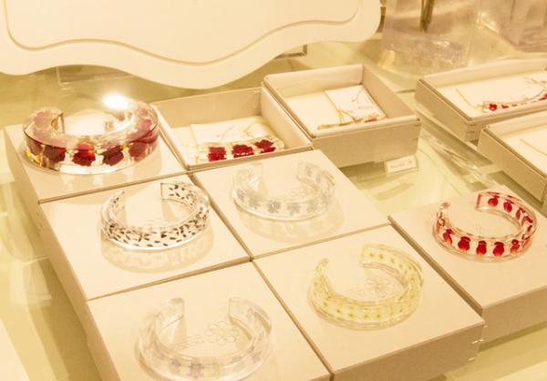 女子校出身デザイナーの“女子高生ルック”も！新宿伊勢丹に気鋭のクリエーター集結