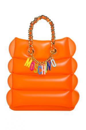 ショーの翌日から15AWを日本最速で発売。モスキーノ阪急うめだ店がリニューアル