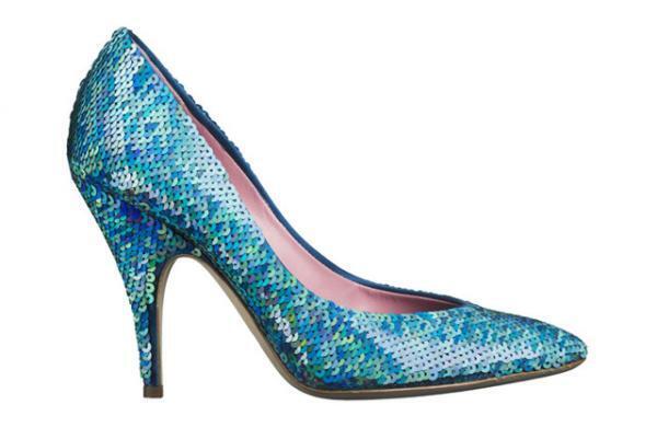 ショーの翌日から15AWを日本最速で発売。モスキーノ阪急うめだ店がリニューアル