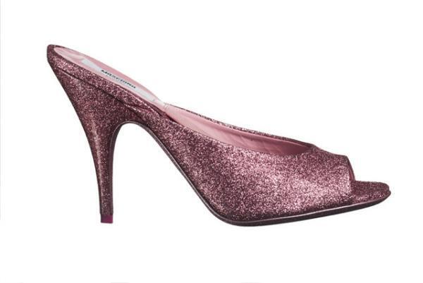 ショーの翌日から15AWを日本最速で発売。モスキーノ阪急うめだ店がリニューアル