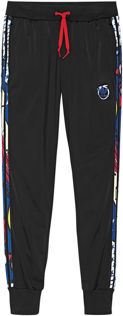 アディダスオリジナルスbyリタ・オラ、彼女の積極性や楽天主義をアメコミ表現