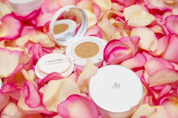 ひと塗りで艶めくローズ肌へ、ランコムから新発想のクッションファンデ登場