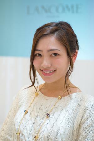 ひと塗りで艶めくローズ肌へ、ランコムから新発想のクッションファンデ登場