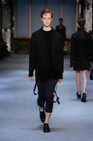 ディーゼルブラックゴールド、強さと儚さを現代女性に捧げる【2015-16秋冬ウィメンズ】