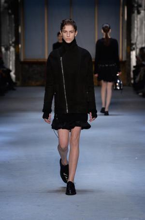 ディーゼルブラックゴールド、強さと儚さを現代女性に捧げる【2015-16秋冬ウィメンズ】