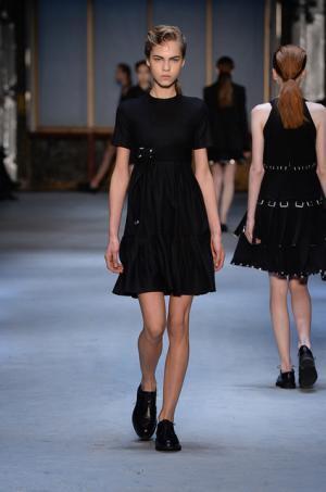 ディーゼルブラックゴールド、強さと儚さを現代女性に捧げる【2015-16秋冬ウィメンズ】