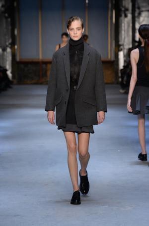 ディーゼルブラックゴールド、強さと儚さを現代女性に捧げる【2015-16秋冬ウィメンズ】