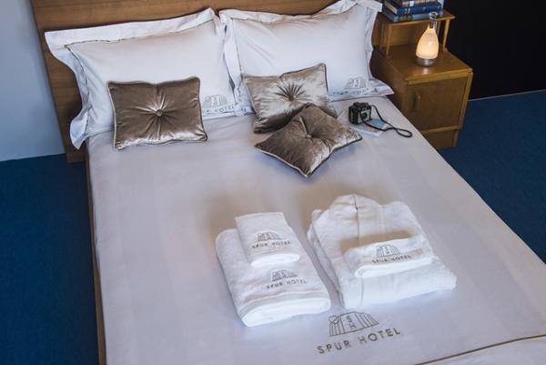 SPURが新宿伊勢丹に架空のホテルをオープン！アメニティからベッドリネンまで限定アイテム勢ぞろい