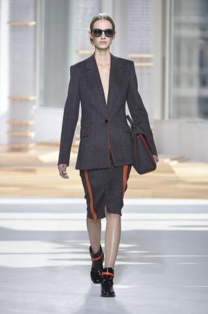 ミニマルなシルエットに秘めたBOSSのマスキュリンな伝統【15-16AWウィメンズ】