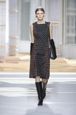 ミニマルなシルエットに秘めたBOSSのマスキュリンな伝統【15-16AWウィメンズ】